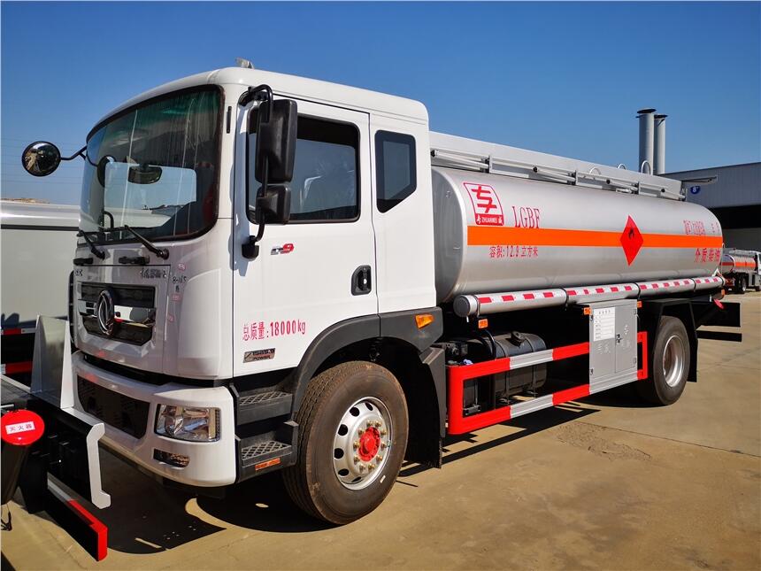 東風(fēng)D9大多利卡10噸油罐車配置參數(shù)