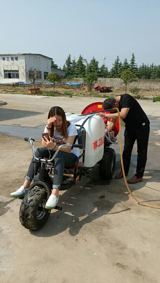 寧夏現(xiàn)貨三輪車農(nóng)用打藥機林工視頻