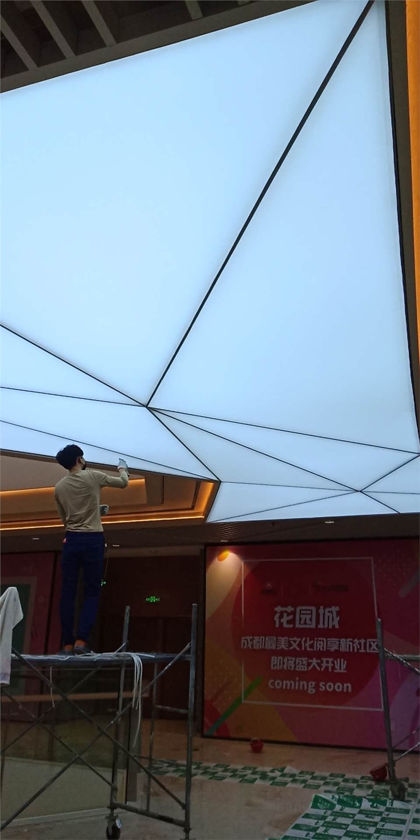 :üɽLĤr